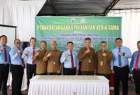 Jajaran Kejari Magetan bersama Perum Perhutani. ( Kejari Magetan Untuk Jatimnesia). 