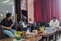 Ketua DPRD Magetan Sujatno menerima paguyuban PBM. ( Septian bayu/magetan).