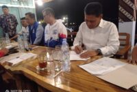 Ketua DPC PDIP Magetan Sujatno Teken Kesepakatan Dengan Parpol Koalisi Pilkada Magetan. ( Ist/Jatimnesia).