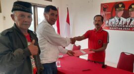 Purbo Djati mengambil formulir Bacawabup di Kantor DPC PDIP Magetan. ( jatimnesia/ist).