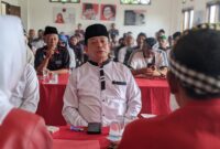 Ketua DPC Hanura Magetan Tikno Mengambil Formulir Bacawabup di Kantor DPC PDIP Magetan. ( Joko Nugroho/Magetan).