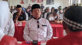 Ketua DPC Hanura Magetan Tikno Mengambil Formulir Bacawabup di Kantor DPC PDIP Magetan. ( Joko Nugroho/Magetan).