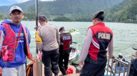 Polisi Diarea Lokasi Telaga Sarangan Magetan. ( Jatimnesia/ist).