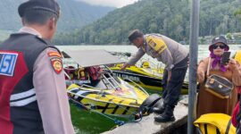 Speedboat Di Obyek Telaga Sarangan Magetan. ( Septian Bayu/Magetan).