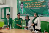 Bacabup Magetan Nanik Sumantri bersama Ketua DPC PPP Magetan Anang Sulistyo. ( Septian Bayu/Magetan).