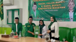 Bacabup Magetan Nanik Sumantri bersama Ketua DPC PPP Magetan Anang Sulistyo. ( Septian Bayu/Magetan).