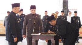 Pelantikan Dirtek Perumdam Lawu Tirta Magetan Agung Darmadi. ( joko nugroho/magetan). 