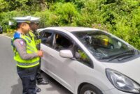 Penindakan Tilang Manual Kepada Pengendara Ranmor. ( Septian Bayu/Magetan).