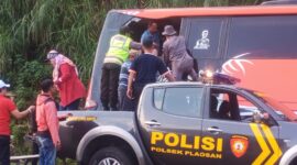 Evakuasi Penumpang Bus Pariwisata. ( Jatimnesia).