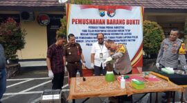 Polres Pacitan Blender Daun Ganja.