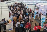Ribuan Pencaker Serbu Stand- Stand Perusahaan. ( Joko Nugroho/Magetan).