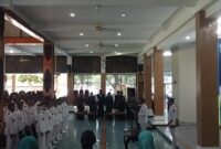 Bupati Pacitan Indrata Nur Bayuaji Serahkan SK perpanjangan jabatan 153 Kades. ( Apriyanto/Pacitan).