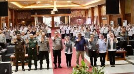 Bupati Blitar Rini Syarifah Hadiri Sosialisasi Anti Pungli.  
