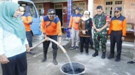 Bupati Blitar Pimpin Langsung Distribusi Air Bersih. 