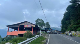 Penampakan Bangunan Warung Mamin Yang Bediri diatas Jurang.  ( Septian/Magetan).