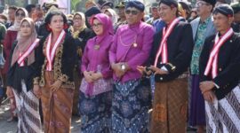 Bupati Blitar Hadiri Larung Sesaji Pantai Serang  