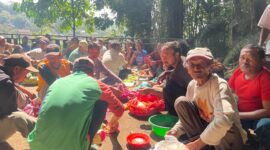Masyarakat Desa Pacalan Plaosan saat melangsungkan acara adat Dawuhan.