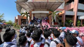 Pencari Kerja padati GOR Ki Mageti Magetan.