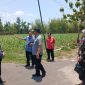 Kepala Disperindag Magetan Sucipto Membersamai Sidak Pj Bupati Magetan Nizhamul. ( Jatimnesia/ist).