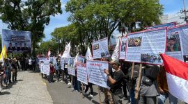 Massa Demo Didepan Kantor DPRD Magetan. ( Joko Nugroho/Magetan)