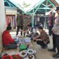 Satpol - PP Pacitan saat sosialisasi peredaran rokok ilegal di pasar tradisional. ( Apriyanto/Pacitan).