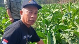 Ketua APTI Pacitan Sartono bersama DKPP Pacitan