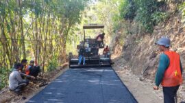 Pembangunan jalan di wilayah Kecamatan Ngadirojo