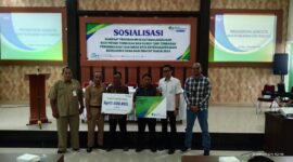 DKPP Pacitan salurkan BPJS Ketenagakerjaan kepada petani dan petani tembakau.