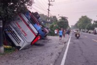 Bangkai Bus Sumber Selamat Di Lokasi Kejadian. ( Aset Photo : Andik Ari Wibowo)