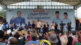 Paslon 02, Aji - Gagarin kampanye jalan sehat di Pringkuku.
