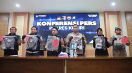 Pers Rilis Polres Kediri Perkara Pembunuhan Satu Keluarga.