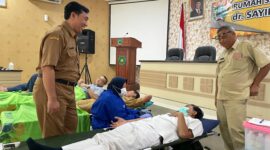 Karyawan RSDS Magetan Antri Donor Darah.