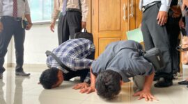 Marno dan Yono Sujud Syukur Setelah Gugatanya Dicabut BS. 