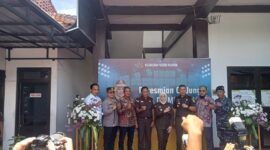 Kajati Jatim Mia Amiati saat peresmian gedung baru di Kejari Pacitan.