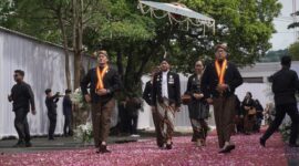 Bupati Pacitan Indrata Nur Bayuaji bersama Istri. 