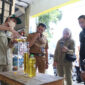 Satgas Pangan Ukur Volume Minyakita.
