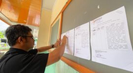 Surat Pemberitahuan Keputusan Laporan Di Kantor Bawaslu Magetan. (Joko Nugroho/Magetan)
