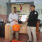 = Salah Satu Pelapor Serahkan Bukti Kepada Bawaslu.  
