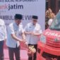 Penyerahan CSR ambulans VVIP kepada RSUD Ngudi Waluyo Wlingi. ( Dyan/Blitar)