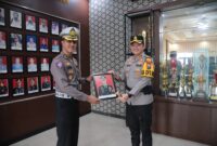 Kapolres Magetan AKBP Raden Erik Bangun Prakasa bersama AKBP Satria Permana.  