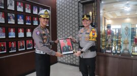 Kapolres Magetan AKBP Raden Erik Bangun Prakasa bersama AKBP Satria Permana.  