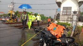 TKP Laka Kereta Api Di Perlintasan Stasiun Barat.