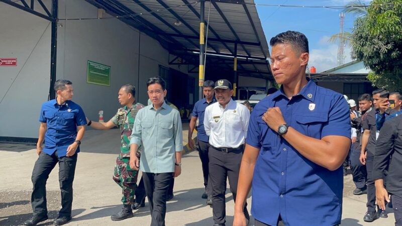 Wapres Gibran didampingi Bupati Ngawi Ony Anwar Harsono.  