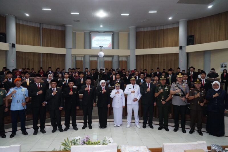 Ketua DPRD Magetan Suratno bersama Bupati Magetan dan Gubernur Jawa Timur serta Forkopimda dan Anggota DPRD Magetan termasuk Kepala OPD. 