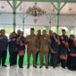 Bupati Madiun Hari Wuryanto bersama Fasilitator SLRT Madiun. ( Septian Bayu/Madiun)
