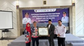 Bupati Ngawi Ony Anwar Harsono Terima Penghargaan Dari Adinkes. 