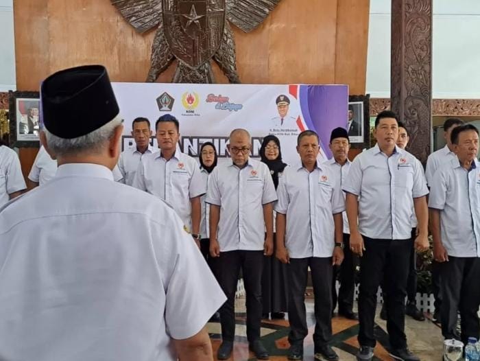 Bupati Lantik Ketua KONI Kabupaten Blitar Periode 2025-2029