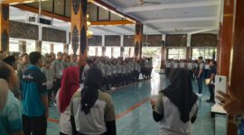 Wakil Bupati Pacitan, Gagarin Sumrambah melepas kontingen Pacitan ke Malang Raya.