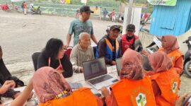 Sopir Speedboat Telaga Sarangan Magetan Mendapatkan Pemeriksaan Tim Medis. 