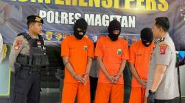 3 Tersangka Pembobol ATM  Diinterogasi Kapolres Magetan. 
